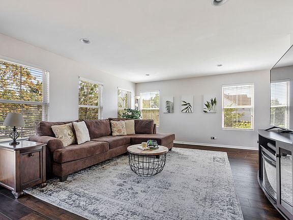 2nd image of 668 Acadia Cir