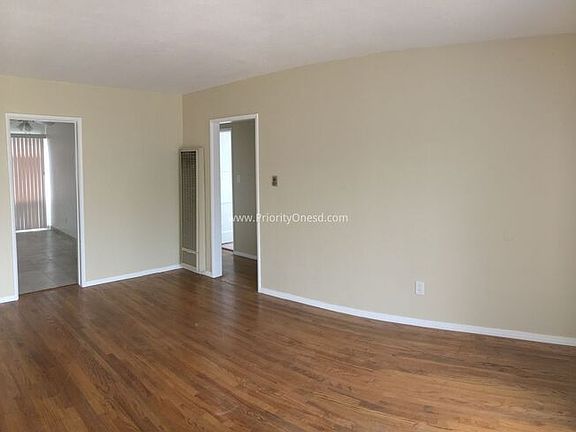 2nd image of 4915 Iroquois Ave
