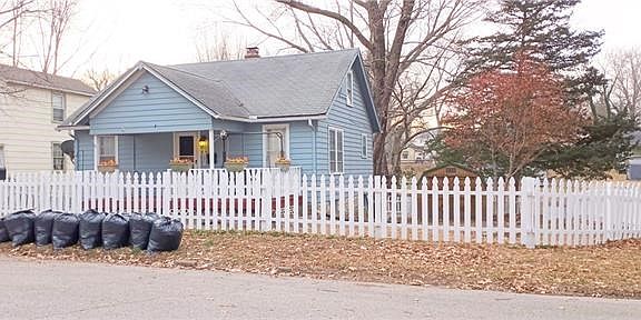 2nd image of 1202 Columbia Ave