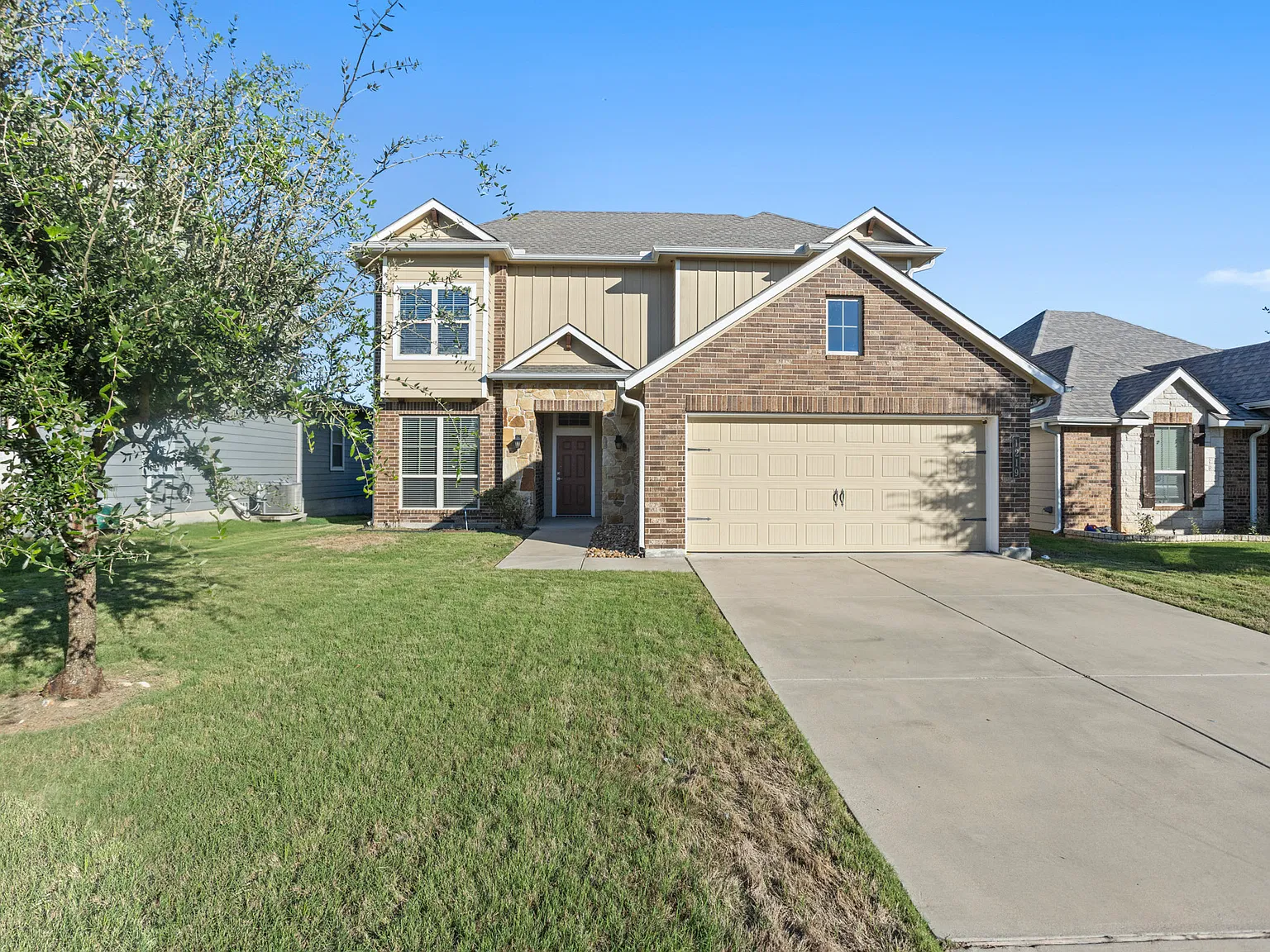 5 bed, 3089 sqft, $2,495 — Photo 2