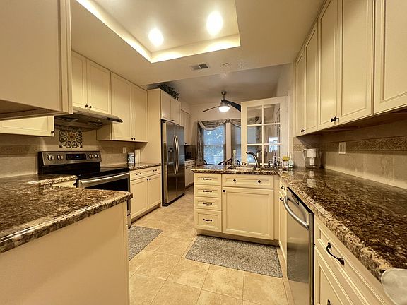 4th image of 999 La Mesa Trl #C
