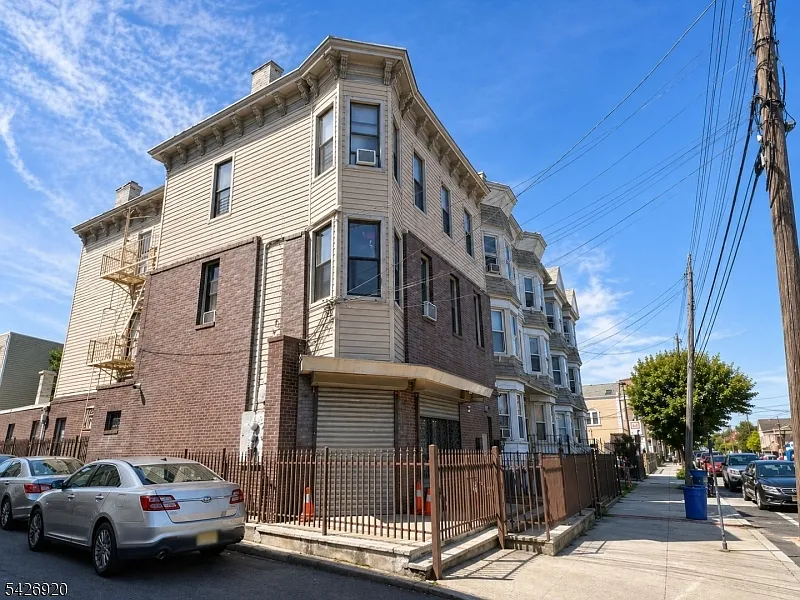 1 bed, 1.0 bath, $1,650 — Photo 1
