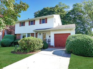 65 Pickwick Dr, Commack, NY 11725