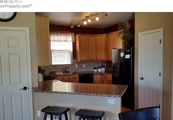 Kitchen with bar area