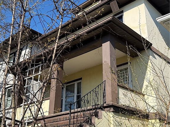 2nd image of 117 Ida Ave
