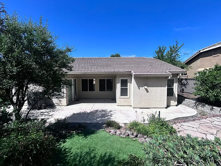4015 Avellano Dr — Photo 21
