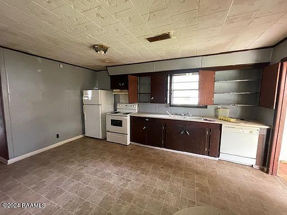 3rd image of 101 Lougon St