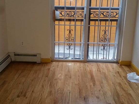 5th image of 1618 Melville St