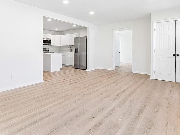 3rd image of 1314 Saxton Dr