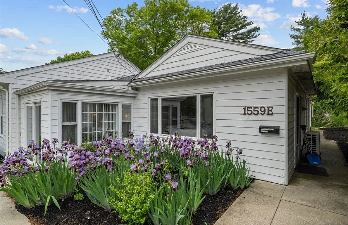1 bed, 897 sqft, $1,900 — Photo 1
