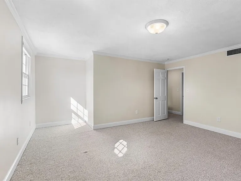 8 Captain Cook Ln #U — Photo 18