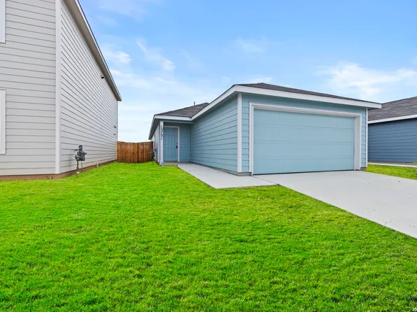 12731 Kathleen St, St Hedwig, TX 78152