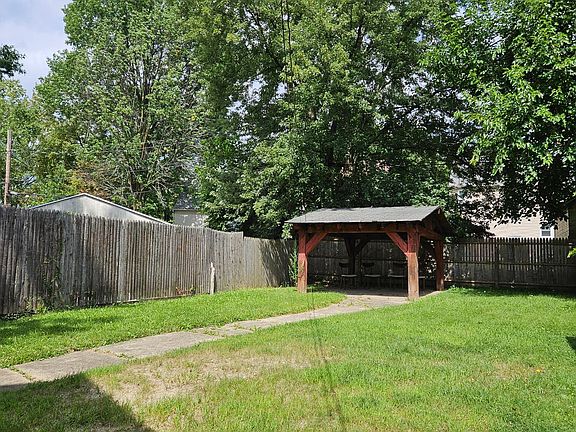 3rd image of 369 E Wilbeth Rd