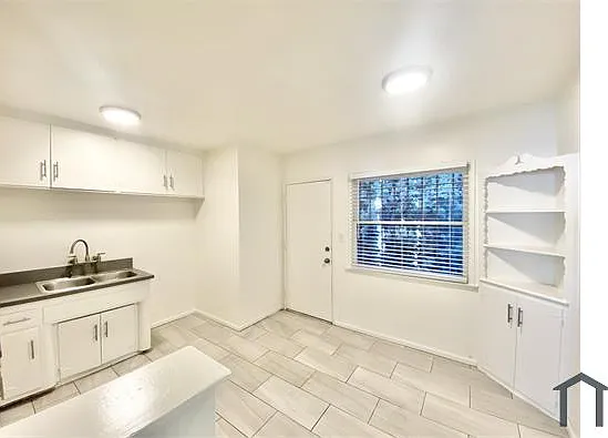 2111 W Florence Ave #4 — Photo 8