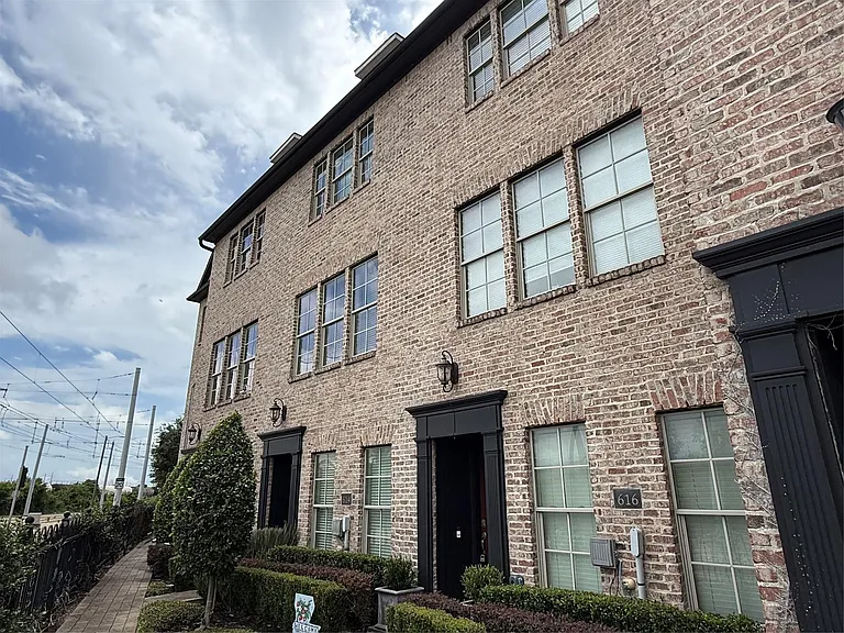 616 Delano St — Photo 16