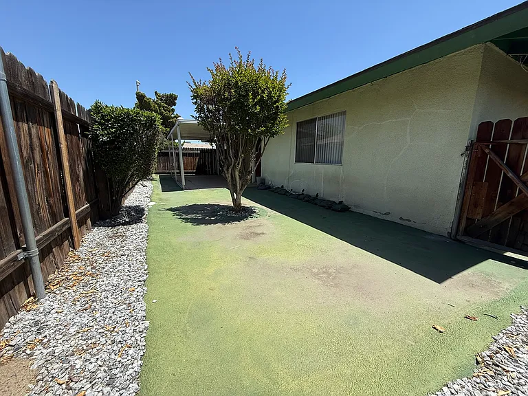 26071 Camphorwood Ave — Photo 21