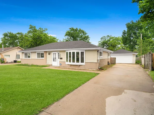 75 Kingman Ln, Hoffman Estates, IL 60194