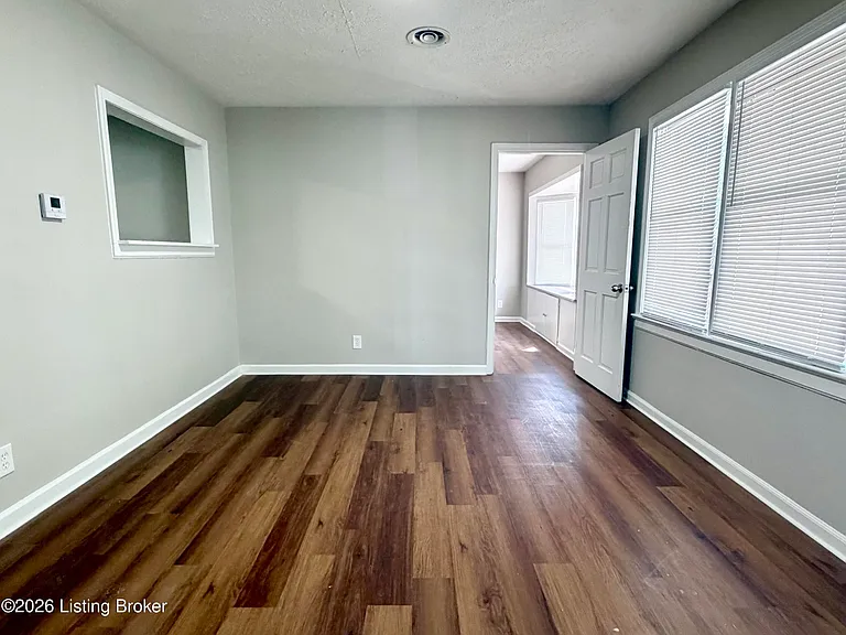 3423 Glendale Ave — Photo 2
