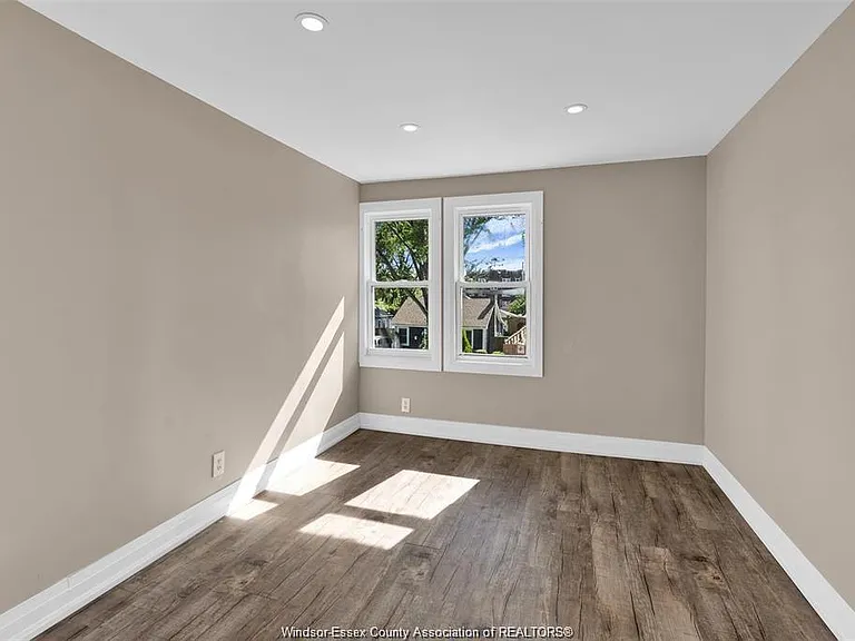 1376 Goyeau St #UPPER — Photo 7