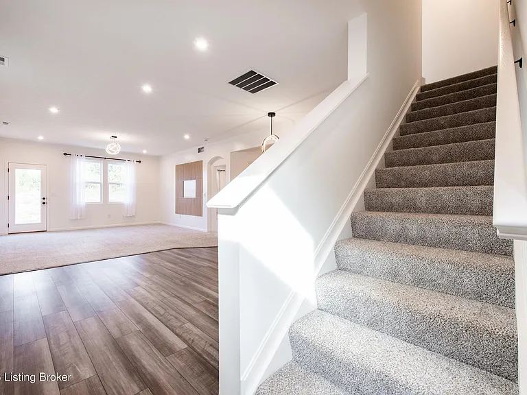 10029 Windcrest Farms Ln — Photo 8