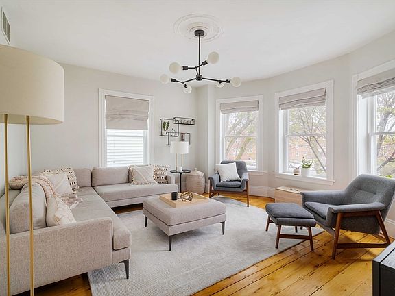 2nd image of 165 Putnam Ave #B