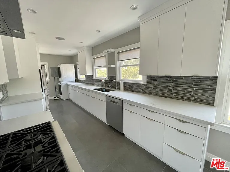 842 S Wooster St — Photo 9