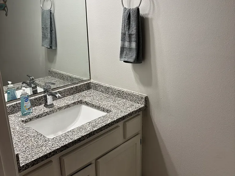 2400 Suwanee Ln — Photo 7