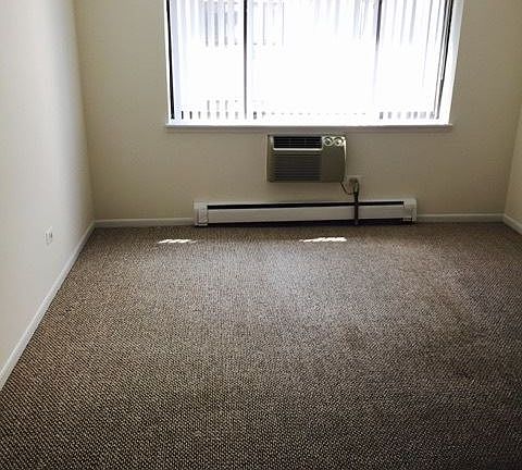 3rd image of 5423 N Winthrop Ave APT 303