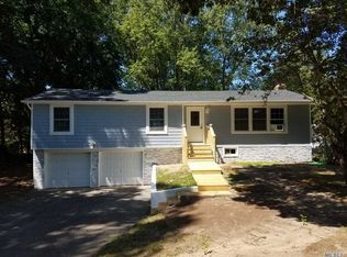 50 N Evergreen Dr, Selden, NY 11784