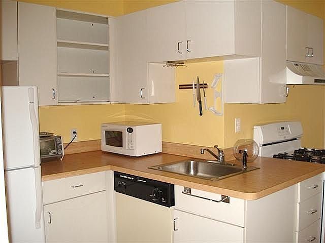 Fully Applianced Kitchen