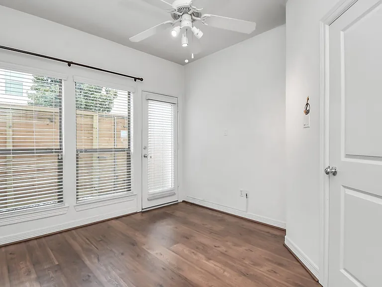 3900 Center St — Photo 4