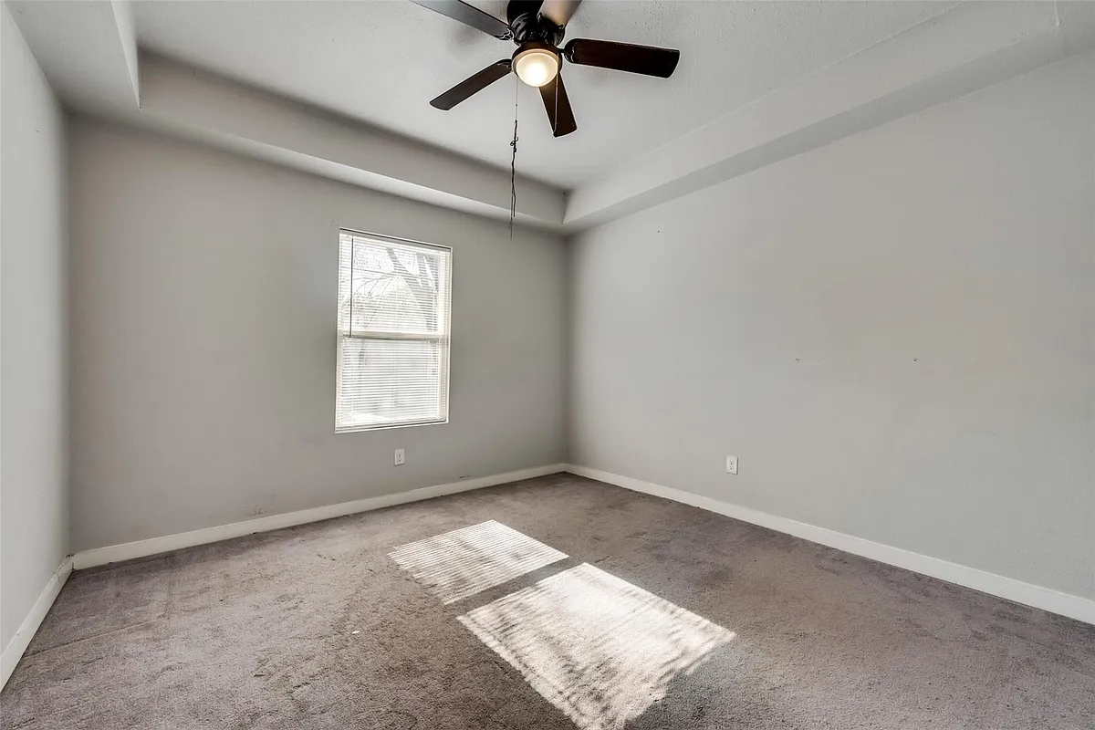 Building Photo - 626 W Crawford St #101