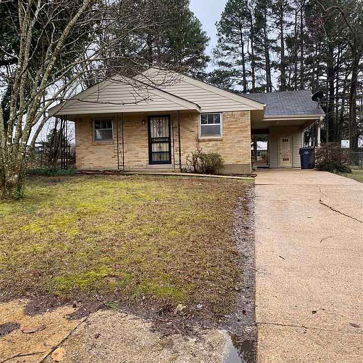 1st image of 743 Crest Dr