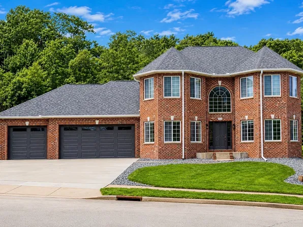 4712 Oakwood Hills Parkway, Eau Claire, WI 54701