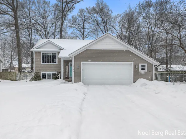 15149 Pine St, Grand Haven, MI 49417