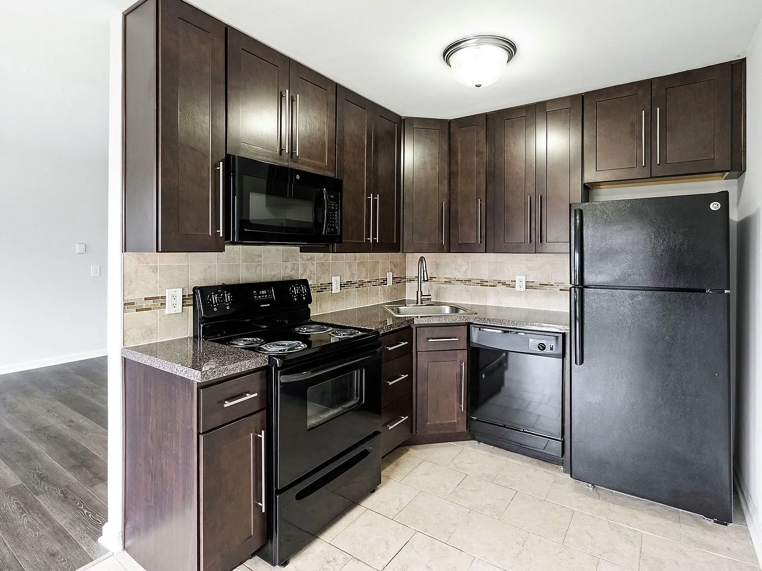 Ascot Park Apartments — Photo 2