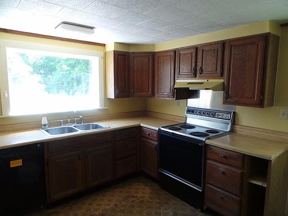 2nd image of 154 Crandall St