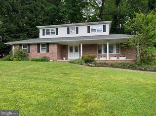 4025 Robin Hood Dr, York, PA