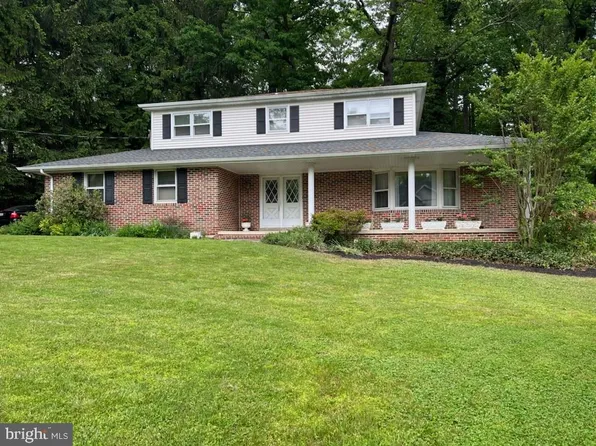 4025 Robin Hood Dr, York, PA 17408