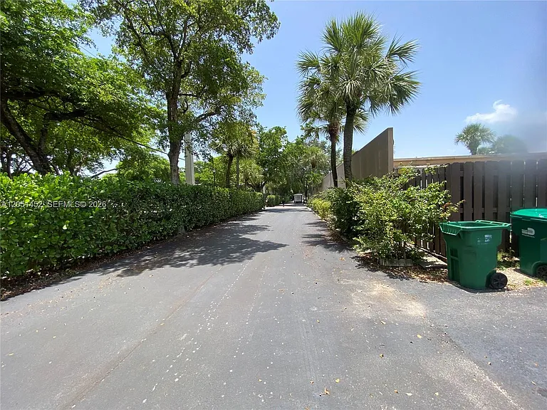 16100 Kilmarnock Dr — Photo 2
