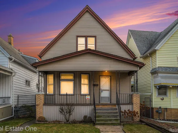 2216 Poland St, Hamtramck, MI 48212