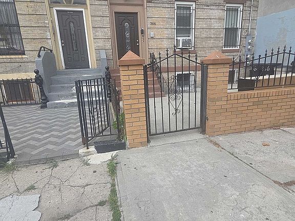 4th image of 441 Ashford St