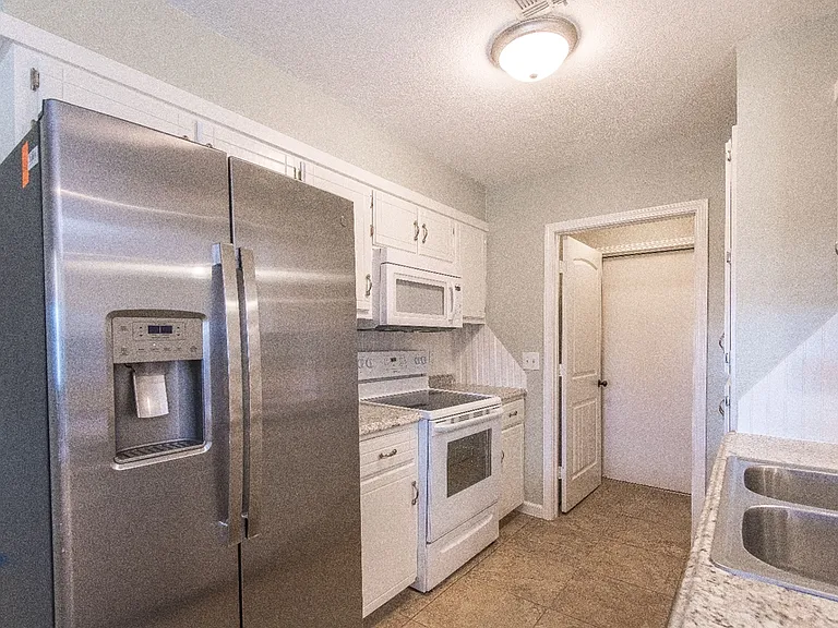 12500 SW 4th St — Photo 5