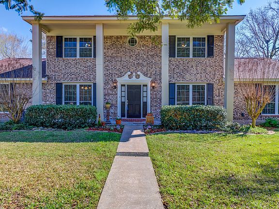 2nd image of 103 Trailwood Cir