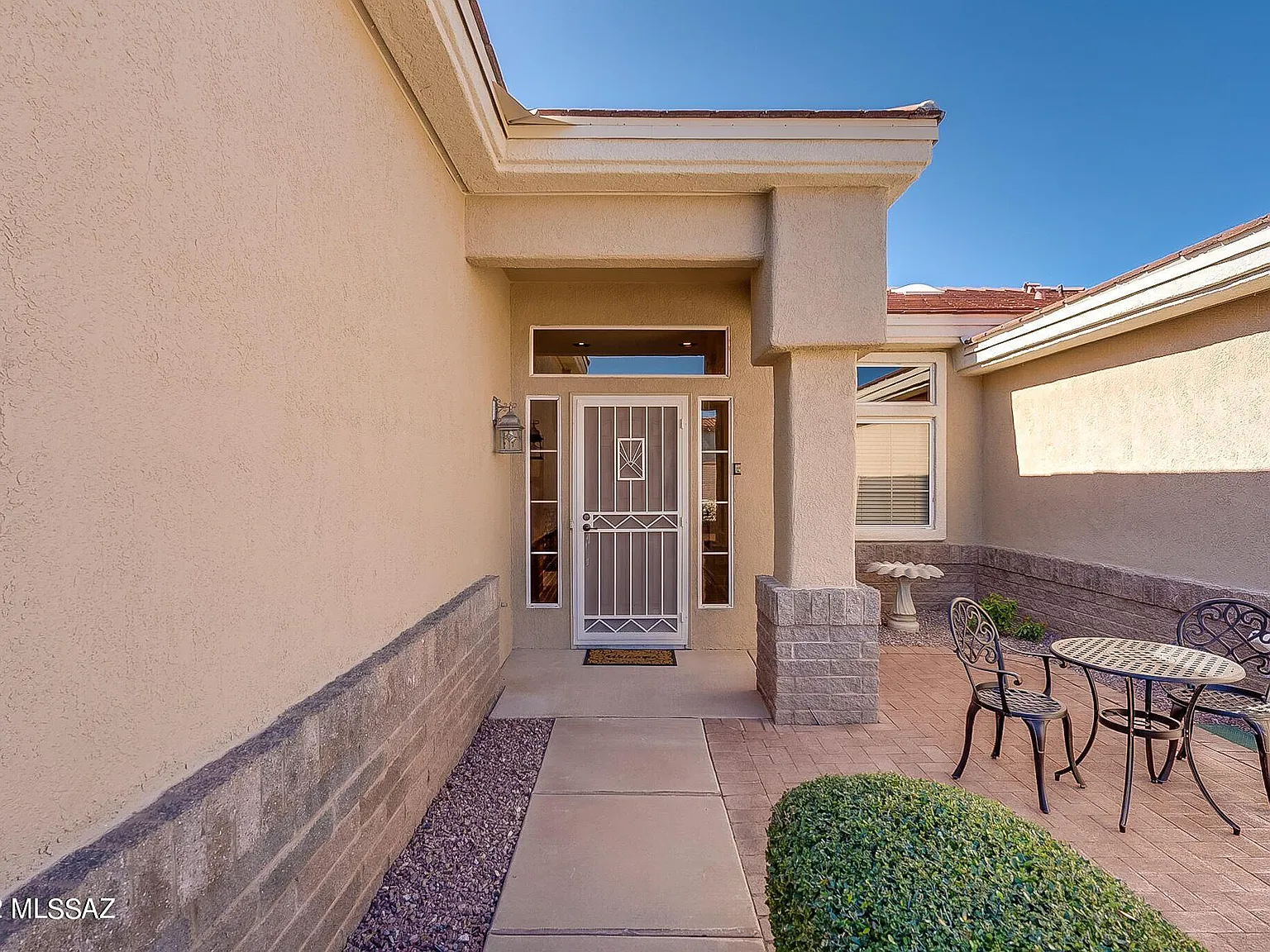 3 bed, 3.0 bath, 2096 sqft, $3,200 — Photo 3