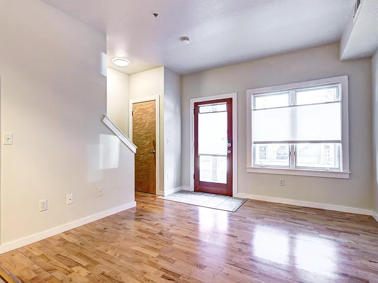 3244 Foundry Pl — Photo 5