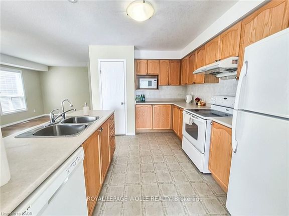 3rd image of 775 Karlsfeld Rd