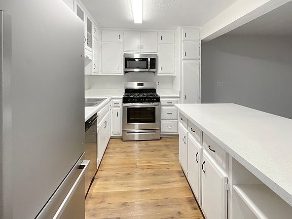 2nd image of 1453 Stoneleigh Cir