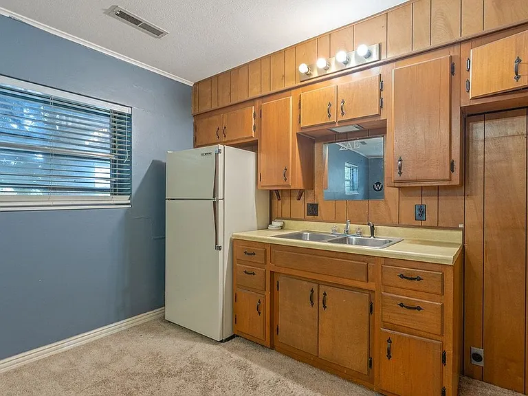 476 N Oliver Ave — Photo 23