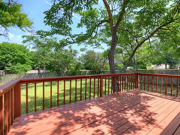 4th image of 802 Valley Meadow Dr